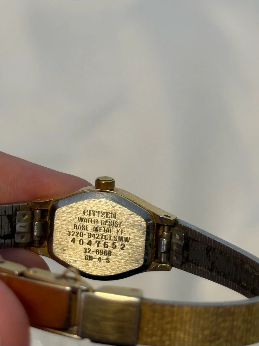 Vintage Citizen 3220 Womens Quartz Watch Gold Tone Bracelet Water-Resistant